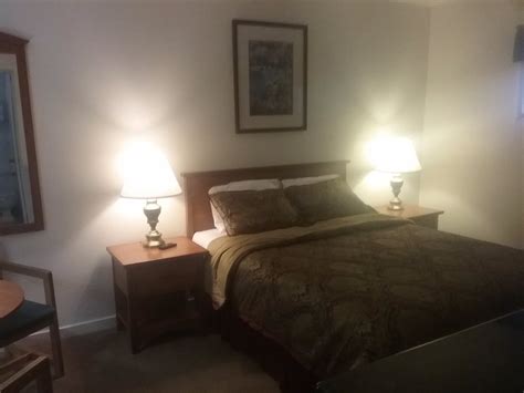 Cedar Lodge Motel .